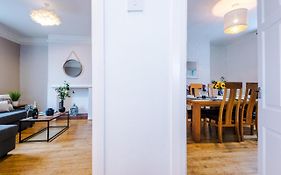 New! Spacious 2-Bed Home In Chester By 53 Degrees Property, Ideal For Long Stays, Great Location - Sleeps 6